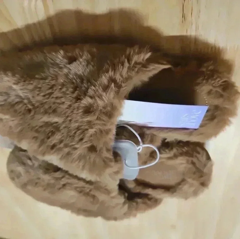 Stars Above Biege size US 5/6 soft fuzzy slip on slippers - Picture 5 of 8